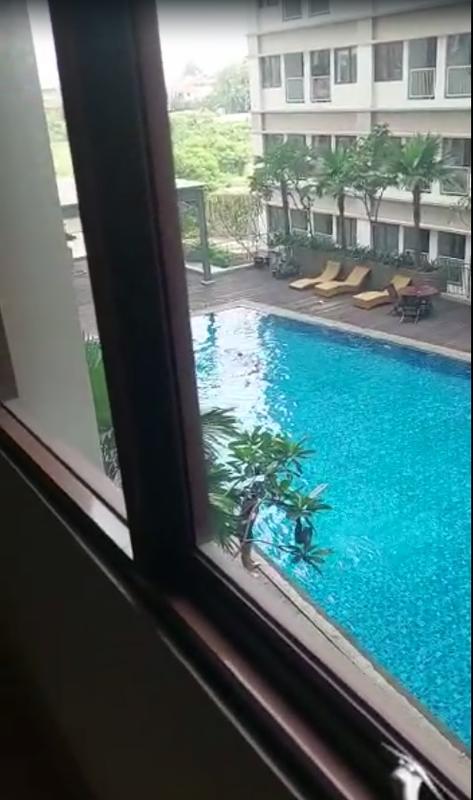 View Kamar ke Kolam Renang