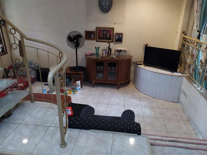Dijual Rumah Asri Bebas Banjir Lokasi Strategis di Perumahan Kemang Kedaung Pamulang - 3+1 Kamar Tidur
