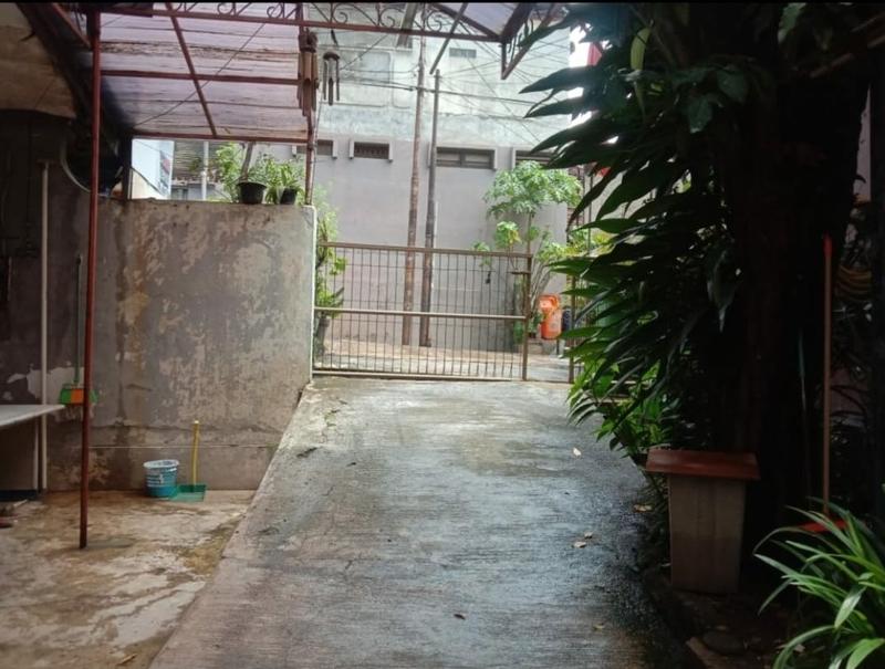 Dijual Rumah Harga Tanah di Lokasi Bagus Jakarta Timur - Dekat Pintu Tol Becakayu
