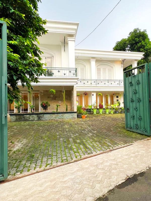 Dijual Rumah Ampera Kemang Jakarta Selatan Konsep Classic Colonial