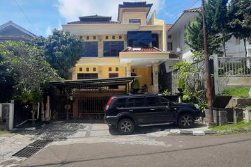 Dijual Rumah Dua Lantai dengan Indoor Swimming Pool di Dago Asri Bandung