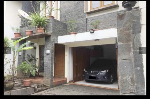 Dijual Rumah 2 Lantai Lokasi Strategis di Ragunan Jakarta Selatan - 4 Kamar Tidur
