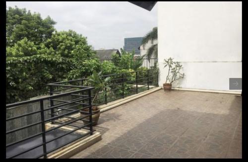 Jual Rumah 2 Lantai Lokasi Strategis di Ragunan Jakarta Selatan - 4 Kamar Tidur