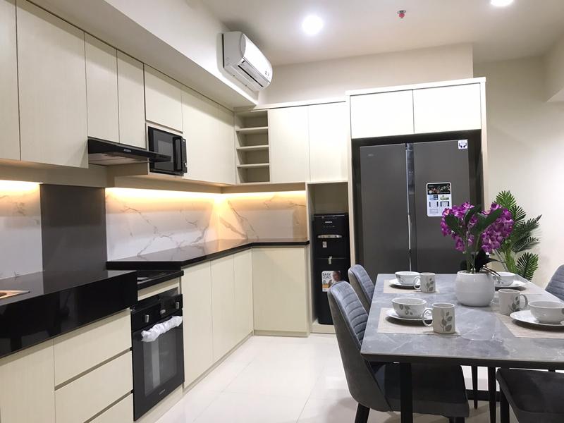 Sewa Apartemen Orange County Lippo Cikarang Tower Newport Park - 3 BR Big Size Full Furnished