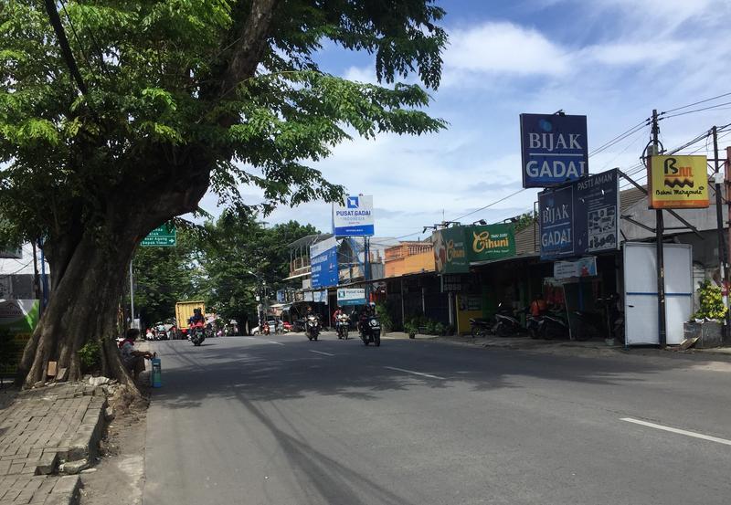 Dijual Cepat Rumah di Jalan Sentosa Depok 2 Tengah Jawa Barat - Lokasi Strategis di Pinggir Jalan Raya