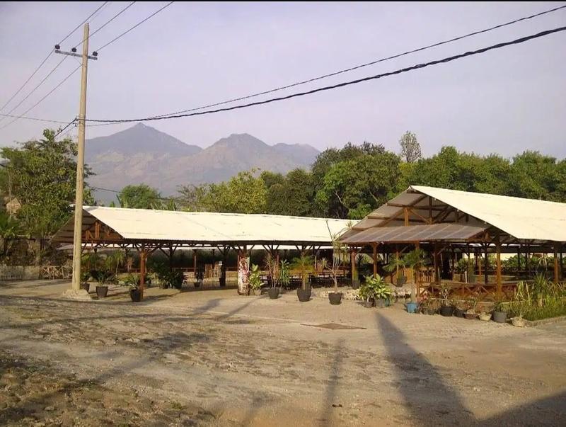 Dijual Tempat Usaha dan Lahan di Raya Taman Safari Pasuruan