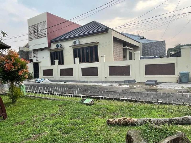 Dijual Rumah Asri Semi Furnished Dalam Komplek Jatiwaringin