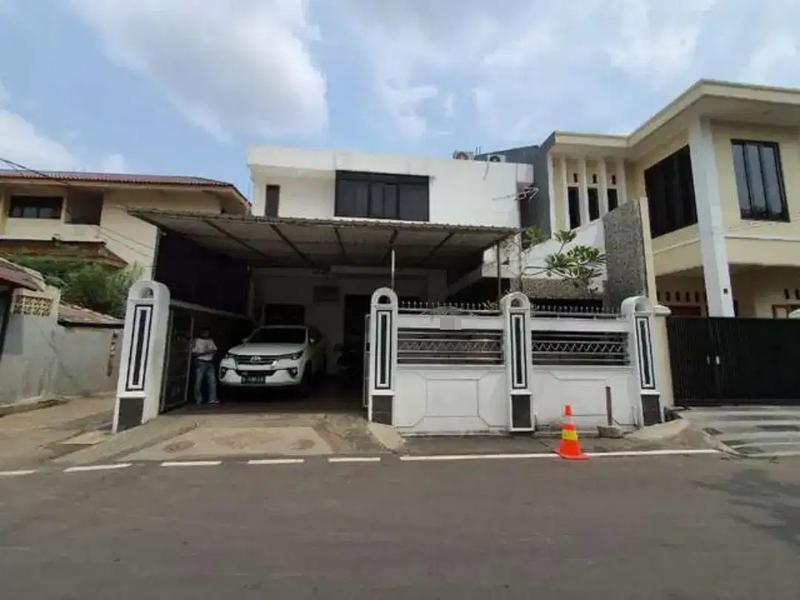 Jual Rumah Bagus 2 Lantai SHM di Jalan Salemba Tengah Jakarta Pusat