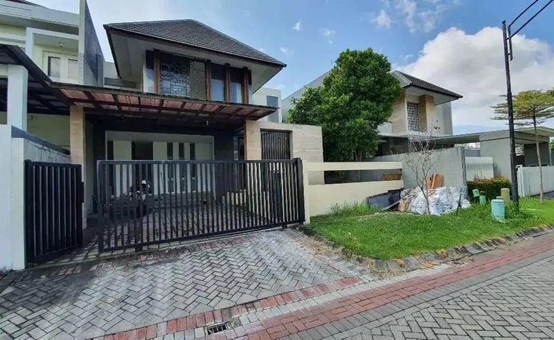 Jual Rumah Mewah Kosong Siap Huni di Graha Famili Surabaya - 4+1 Kamar Tidur
