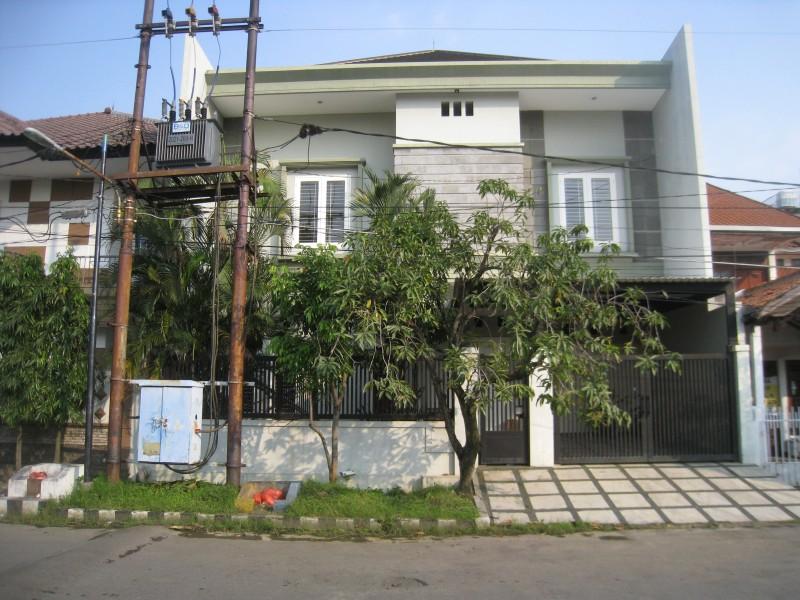 Jual Cepat Rumah Bagus Depan Taman SHM di Darmo Baru Barat Surabaya