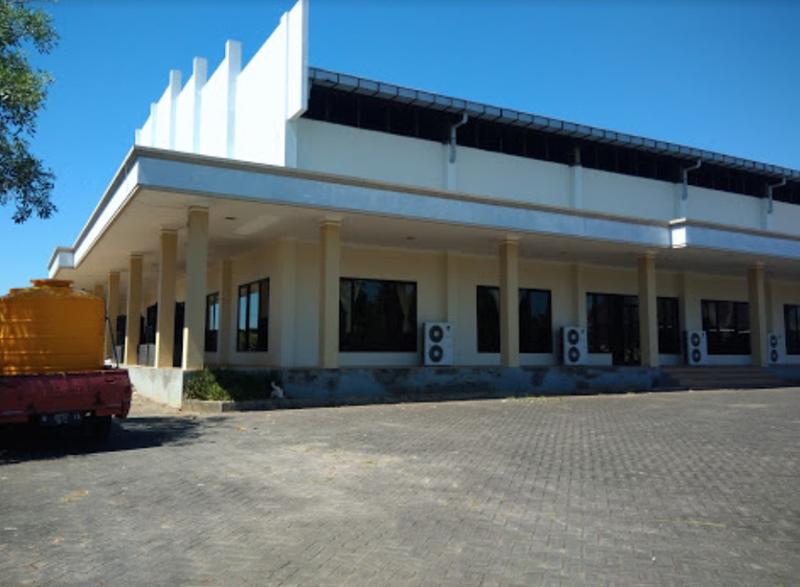 Jual Gedung 2 Lantai Masih Bagus di Jalan Raya Trunojoyo Sumenep - LT 16770 m2, LB 4010 m2