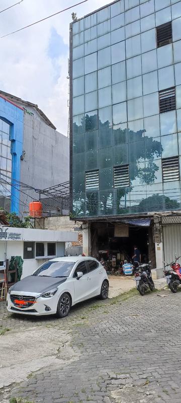 Jual Ruko 4 Lantai SHM Sangat Strategis di Salemba Jakarta Pusat - LT 132m2, LB 274m2