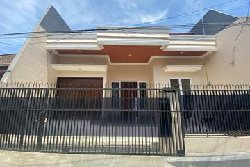Disewakan Rumah Baru di Jalan Tebet Barat Dalam Jakarta Selatan - 3+1 Kamar Tidur, LT 120 m2, LB 150 m2