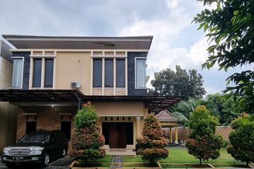 Rumah Dijual Townhouse di Jagakarsa, Jakarta Selatan -  LT 290 m2, LB 270 m2