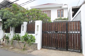 Jual Rumah 2 Lantai di Pondok Labu Jakarta Selatan - LT 150 m2, LB 200 m2