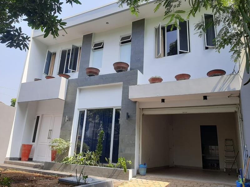 Dijual Rumah 2 Lantai dalam Komplek Megapolitan Cinere - Luas Tanah 400 m2
