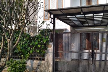 Disewakan Rumah Semi Furnished di Lebak Bulus Jakarta Selatan - Kamar Tidur 4+1 - Luas Tanah 148 m2