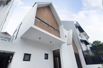 Disewakan Rumah Baru 2 Lantai di Senopati Jakarta Selatan - LT 200 m2, LB 190 m2, 