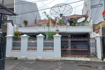 Jual Rumah Tua Hitung Tanah di Tebet Jakarta Selatan - LT 164 m2 / LB 136 m2
