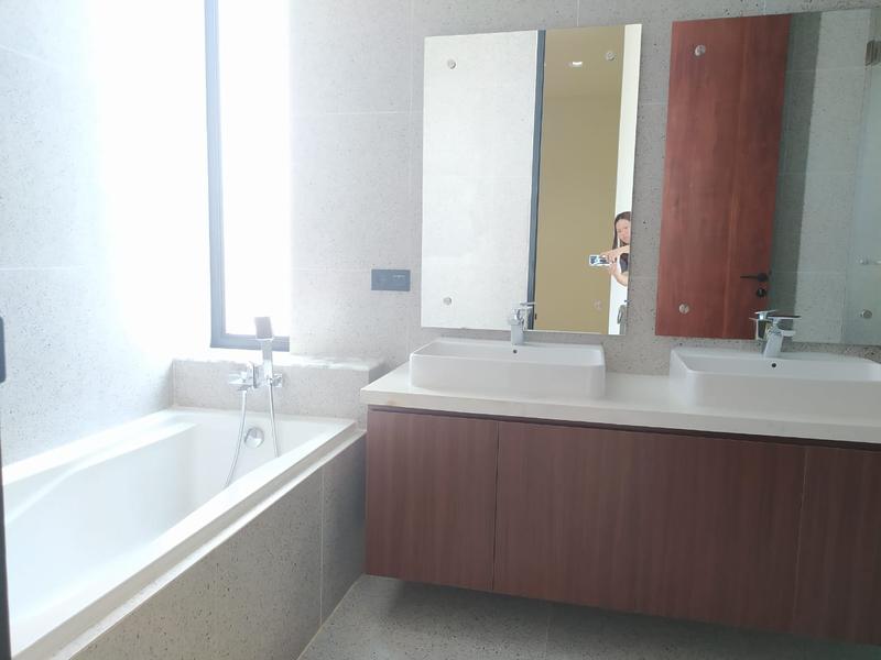Dijual Rumah Brand New Lokasi Strategis di Area Kemang Jakarta Selatan - LT 207 m2 / LB 455 m2