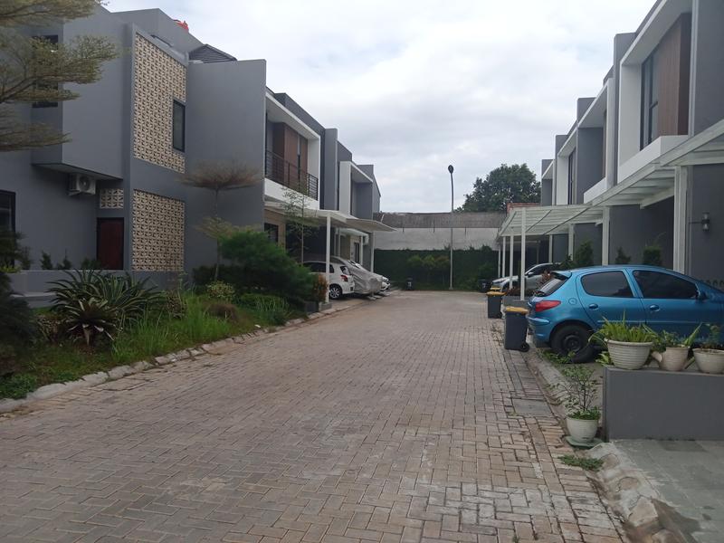 Dijual rumah baru bebas dekat area komersial Bintaro