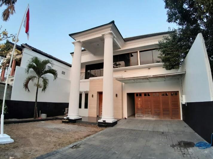 Jual Rumah Mewah dalam Pusat Kota, Strategis, Ada Kolam Renang - Lokasi Pandeyan, Umbulharjo, Yogyakarta