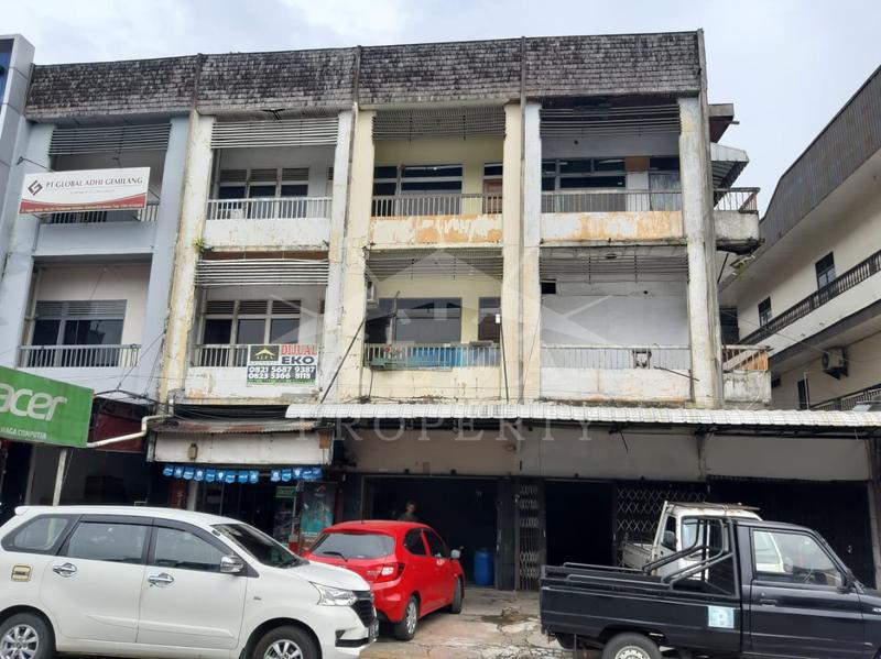 Alfa Property - Disewakan Ruko 3 Lantai di Gajah Mada Pontianak - LT 240 m2 | LB 554 m2