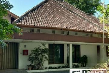 Jual Rumah Strategis Mainroad Trunojoyo Area Bisnis Fashion dan Kuliner Bandung - Luas Tanah 892 m2, Luas Bangunan 1300 m2