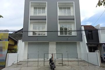 Jual Ruko Baru 3 Lantai di Klampis Semolo Timur Surabaya - LT 82,5 m2, LB 150 m2, SHM