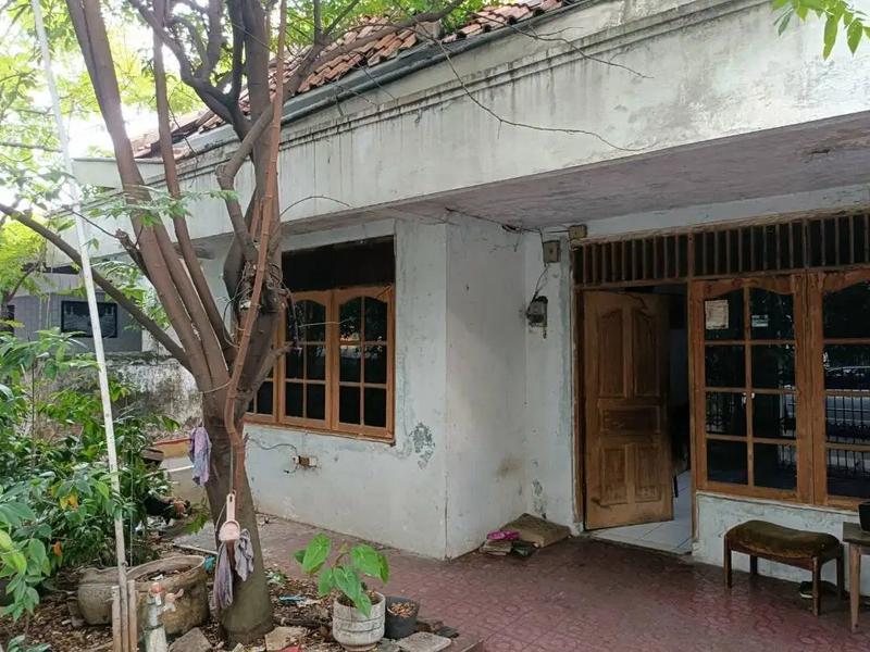Jual Rumah Tua di Bukit Duri Jakarta Selatan - Luas Tanah 240 m2, SHM, Hadap Utara