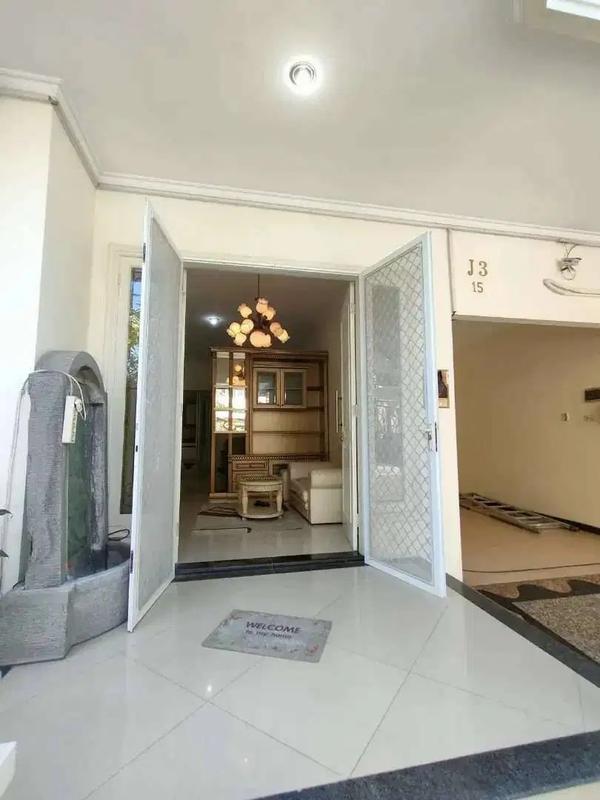 Jual Rumah Mewah di Kawasan Perumahan Galaxy Bumi Permai Araya Surabaya - 3 Kamar Tidur, SHM, Hadap Selatan