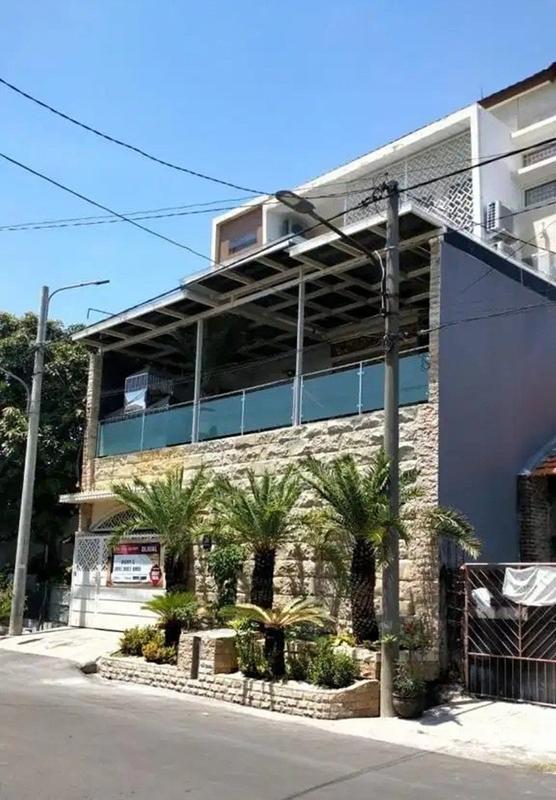Jual Rumah Mewah Luas Siap Huni di Jalan Penjaringan Asri Rungkut Surabaya Timur - 3 Lantai, 6 Kamar Tidur, SHM, Hadap Timur