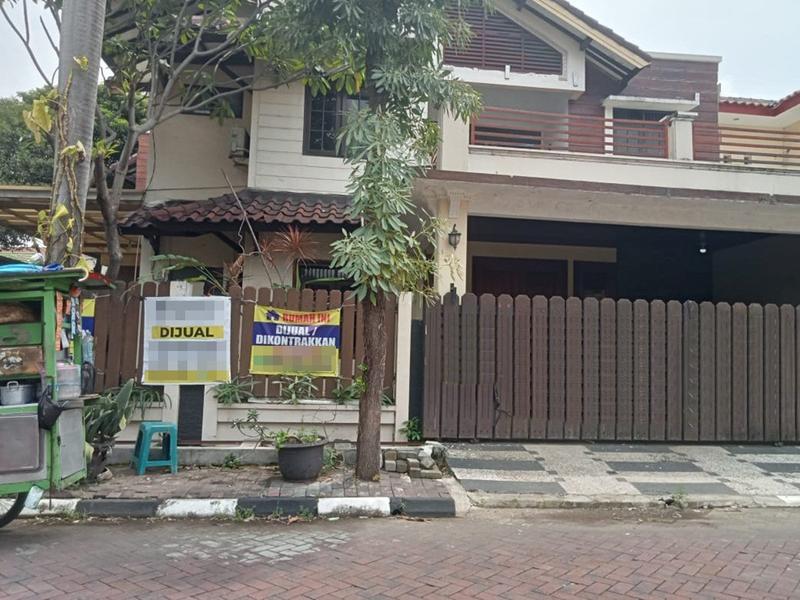Jual/Sewa Rumah 2 Lantai Siap Pakai di Prapen Indah Timur Surabaya - 2 Lantai, 4+1 Kamar Tidur
