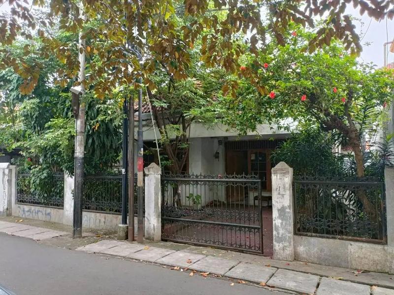 Jual Rumah Tua di Bukit Duri Jakarta Selatan - Luas Tanah 240 m2, SHM, Hadap Utara