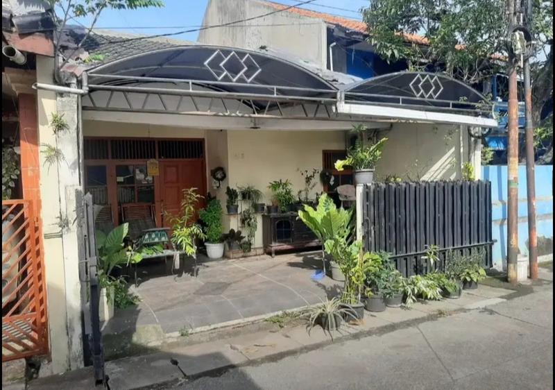 Jual Cepat!! Rumah Asri di Pondok Bambu, Jakarta Timur, Strategis Bebas Banjir