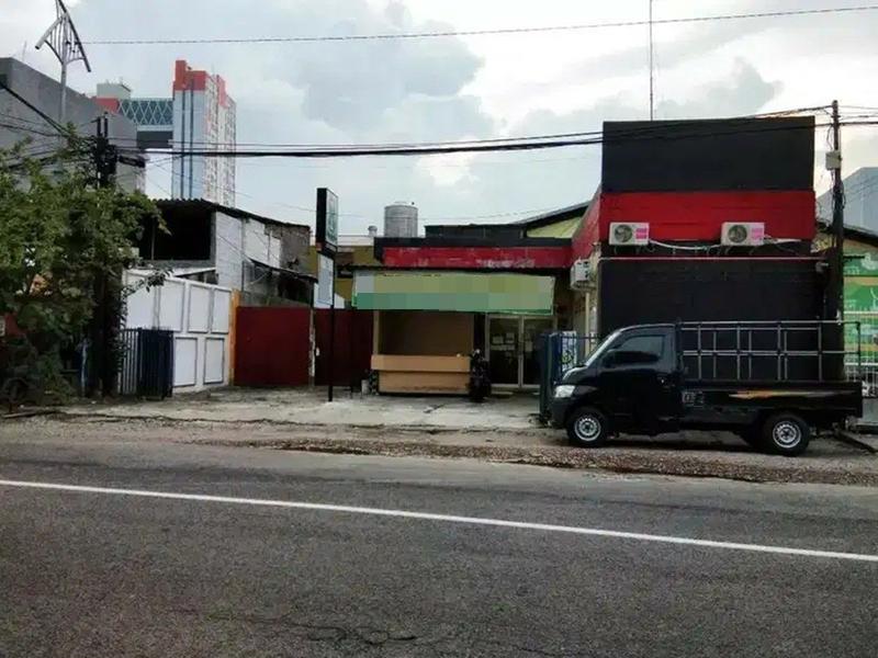 Jual Tempat Usaha Strategis di Jalan Raya Dukuh Kupang Surabaya - 3 Lantai, Luas Tanah 656m2