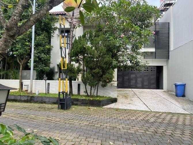 Rumah Mewah Dijual di Daerah Kebagusan Jaksel - Dekat Area Utama TB Simatupang - Ada Kolam Renang