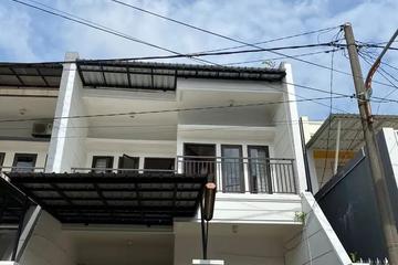 Sewa Rumah Minimalis Bagus di Mojo Kidul Surabaya - 2 Lantai, 4+1 Kamar Tidur