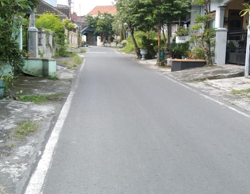 Dijual Tanah Strategis Bonus Bangunan di Mojosongo Surakarta Jawa Tengah - Luas 120m2 SHM