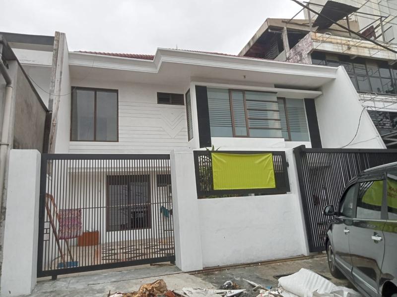 Sewa Rumah Baru Siap Huni di Jalan Barata Jaya, Gubeng, Surabaya - 4 Kamar Tidur
