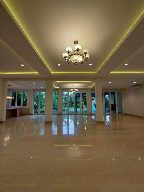 Jual Rumah Mewah di Area Ampera Cilandak Jakarta Selatan - 5+1 Kamar Tidur