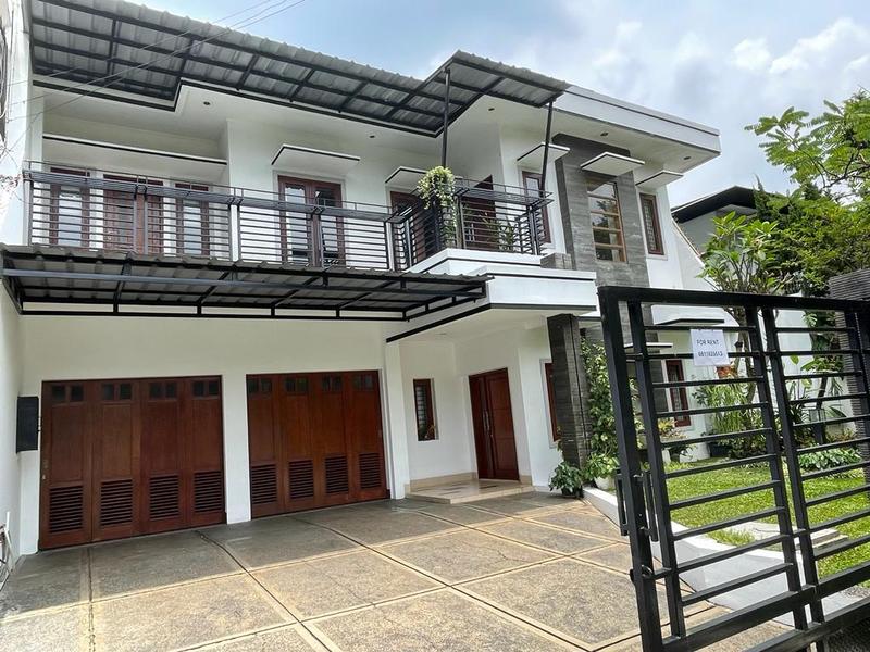 Sewa Rumah Cantik Siap Huni Semi Furnished di Pondok Indah Jakarta Selatan
