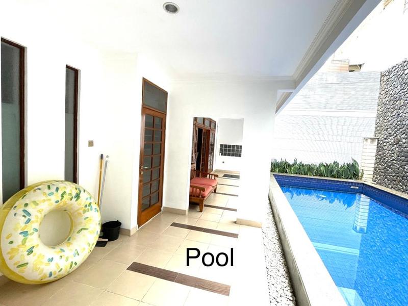 Sewa Rumah Cantik Siap Huni Semi Furnished di Pondok Indah Jakarta Selatan