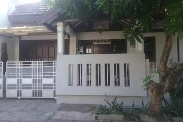 Jual Rumah Pojok SHM di Jalan Wiyung Indah Surabaya - 4 Kamar Tidur