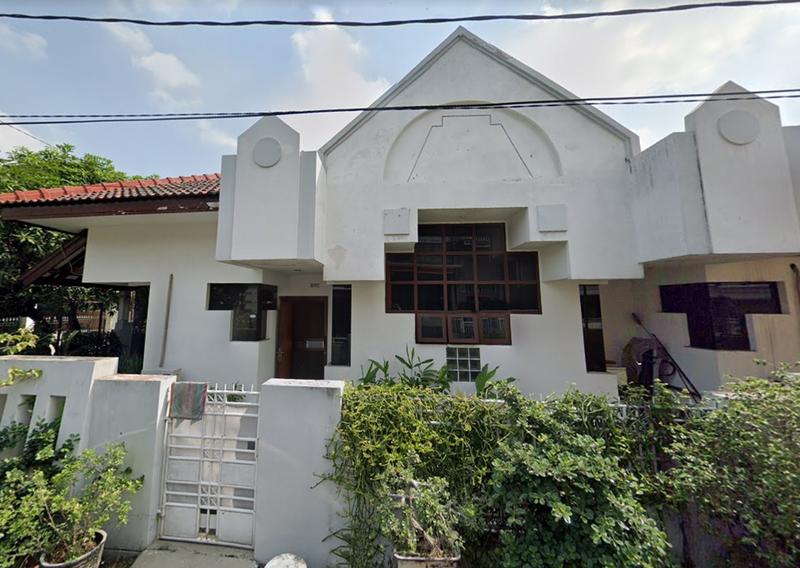 Jual Rumah Pojok SHM di Jalan Wiyung Indah Surabaya - 4 Kamar Tidur