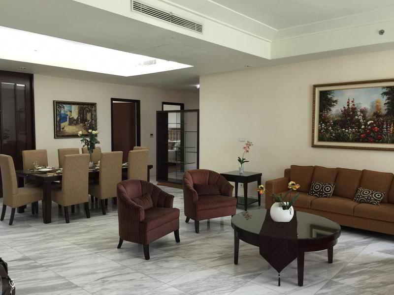 Sewa Apartemen The Peak Sudirman 3+1 BR Fully Furnished Private Lift