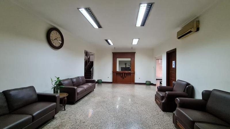 Dijual Sangat Cepat Rumah 2 1/2 Lantai di Kebayoran Baru Jakarta Selatan