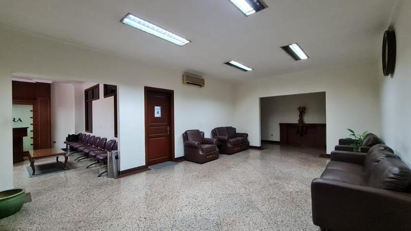 Dijual Sangat Cepat Rumah 2 1/2 Lantai di Kebayoran Baru Jakarta Selatan