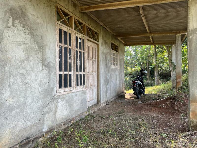 Jual Tanah Luas Berikut Bangunan Rumah di Tepi Jalan Raya Kerjo Karanganyar - Strategis untuk Buka Usaha