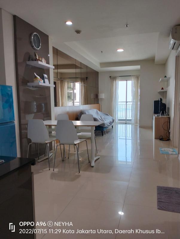 Foto dari pintu utama 